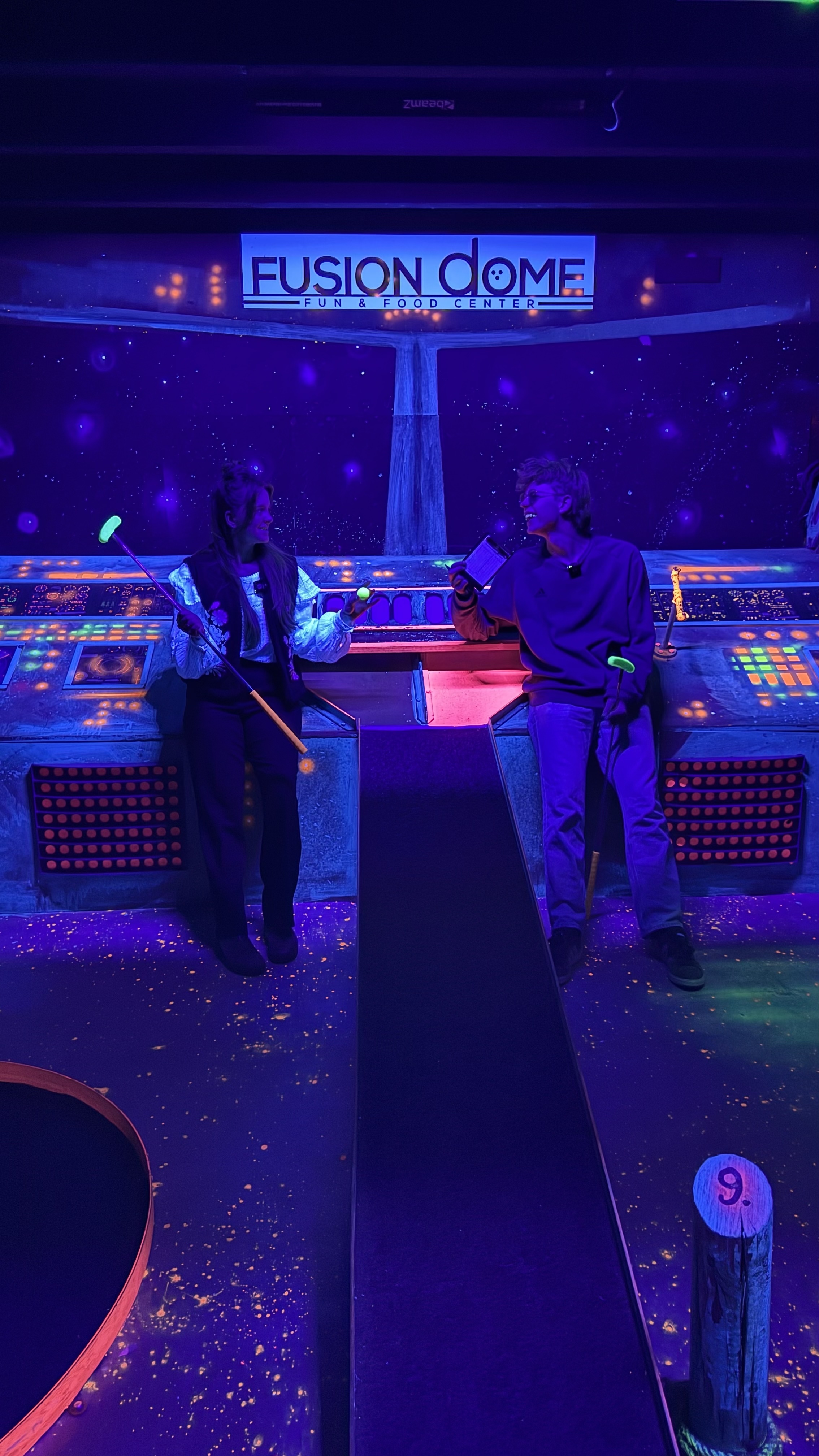 Lasergamen en glowgolfen bij de Fusion Dome