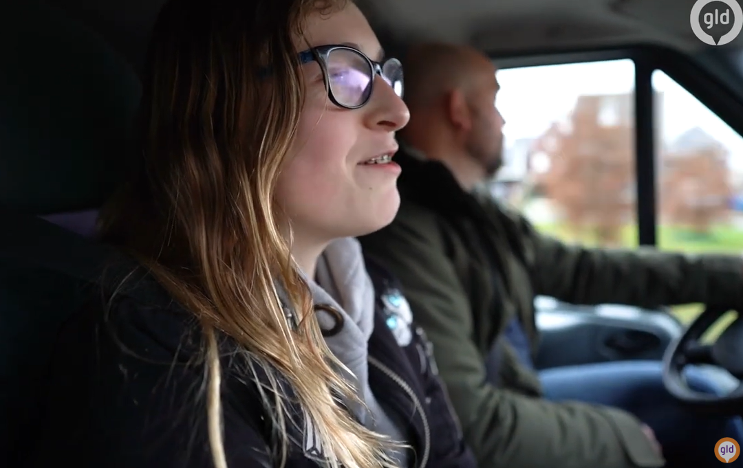 Simone runt een gezinshuis, waar ze met gemiddeld elf mensen in woont - Can I Come over